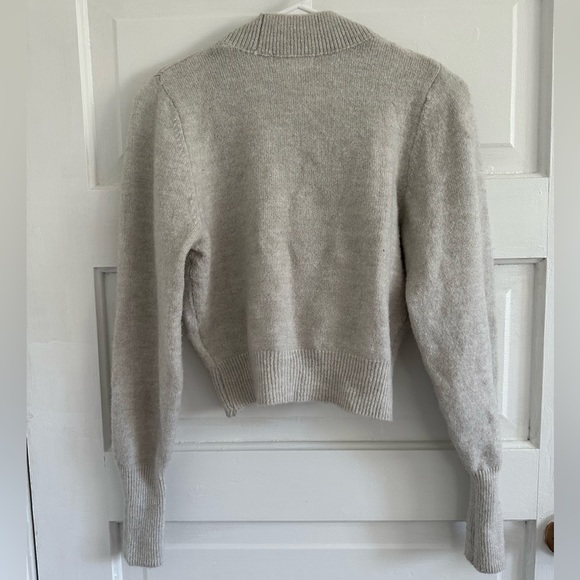 H&M Gray Crop Sweater Button Closure Size XS - Picture 2 of 4